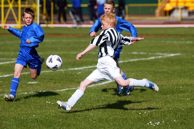 It's the Monkton Football Cup final and Hetton Under-11 Boys are taking on Whiteleas Madrid (in the black and white). Remember this?
