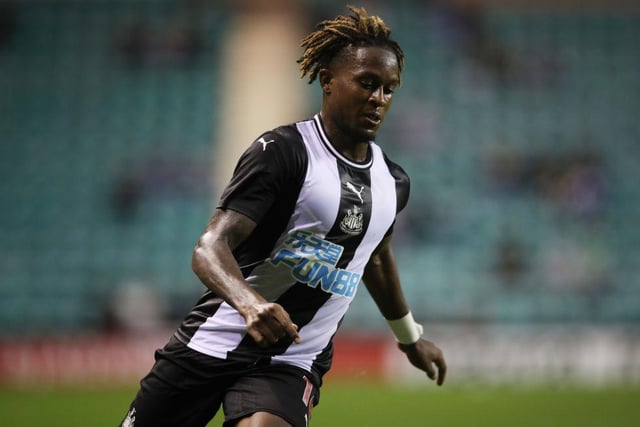 Huddersfield Town have held talks with Newcastle United over a deal for Rolando Aarons, who is out of contract next summer. (Daily Mail)