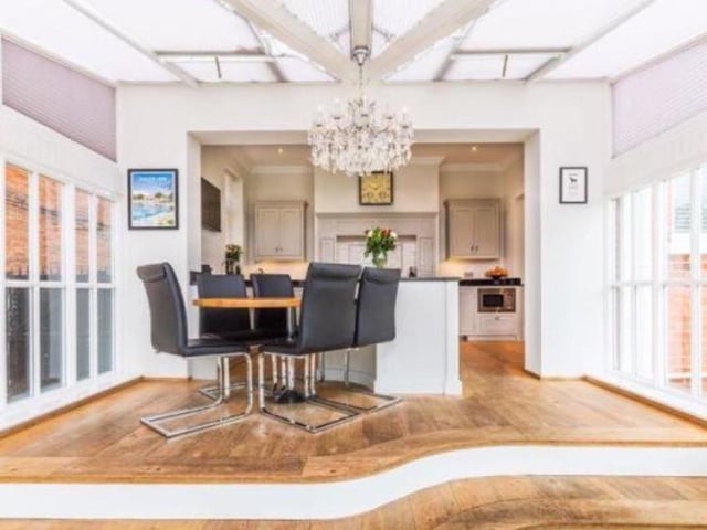This 5-bedroom detached house is up for £1,275,000. View it here: https://bit.ly/3bzjhBk