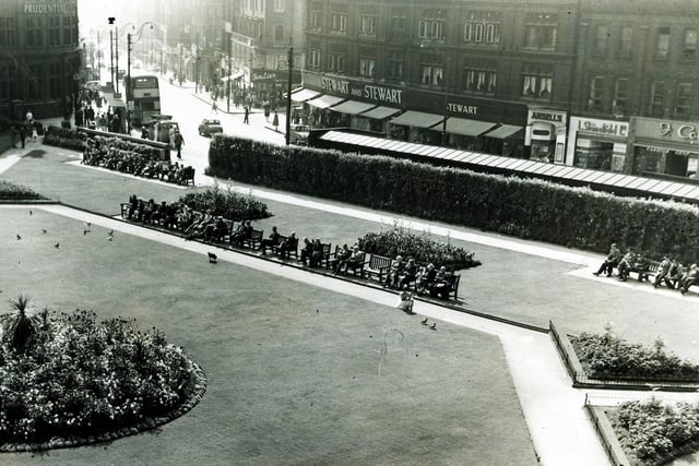 St Paul's Gardens (now the Peace Gardens) in 1960 with Stewart & Stewart, Pinstone Street, in the background
