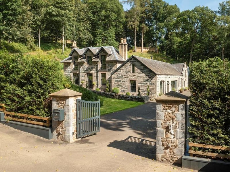 The Stables is approached via electric gates with stone gate pillars.