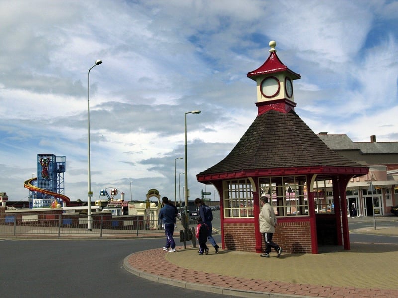 The clock shelter at the top of Victoria Road West as it was in 2000