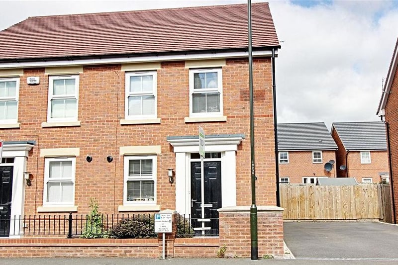 This unfurnished, three-bedroom semi-detached house, within walking distance of Chesterfield town centre, is available for £775 per calendar month with Pinewood Properties.