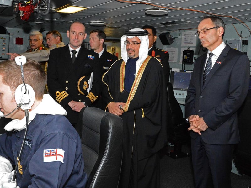 A Royal Navy warship has hosted His Royal Highness, Crown Prince Salman bin Hamad Al Khalifa and Her Majestys Ambassador to the Kingdom of Bahrain, Simon Martin CMG, to launch the year of 200th anniversary celebrations of Bahrain-UK relations.
Ops Room Demonstration Lt Cdr Chris Hollingworth RN, Cdr Stephen Higham RN with His Royal Highness Prince Salman bin Hamad Al Khalifa and His Excellency Mr Simon Martin