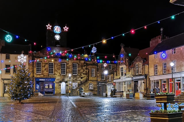 Alnwick Market Place lit up, alongside the Christmas tree donated by Northumberland Estates.