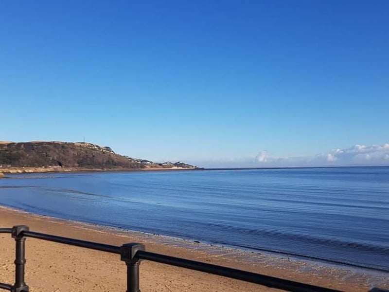 Easily reachable from the central belt, it's a popular destination for Scots who like clean bathing water, and great local facilities.