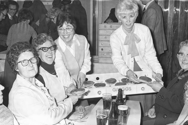 A pie and pea supper at Doxford Park Social Club in January 1977. Do you recognise the people in the picture?