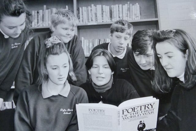 These Dyke House students were treated to a visit by writer and performer Sue Kane in 1994. It was all part of the 'Book Week' programme.