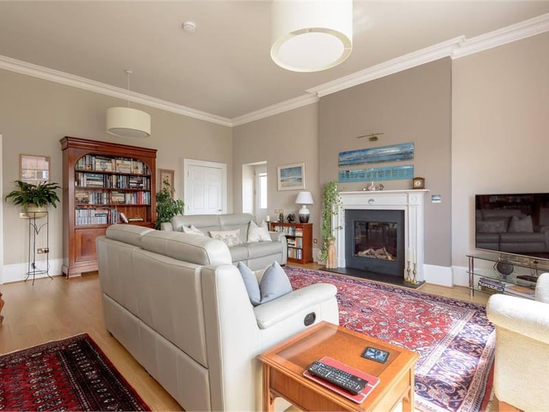 Sitting room.