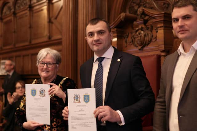 Sheffield Lord Mayor Sioned-Mair Richards and Oleksandr Symchyshyn, mayor of Khmelnytskyi, signing the official twinning of their two cities in Sheffield Town Hall