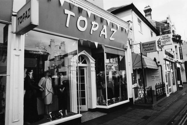 This picture from October 1994 shows Topaz and Sonargaon Tandoori restaurant on Osborne Road. Both have since gone. With Ken's Fried Chicken expanding to take over Sonargaon and Istanbul restaurant has replaced Topaz.