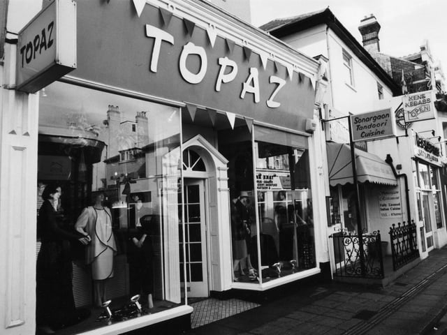 This picture from October 1994 shows Topaz and Sonargaon Tandoori restaurant on Osborne Road. Both have since gone. With Ken's Fried Chicken expanding to take over Sonargaon and Istanbul restaurant has replaced Topaz.