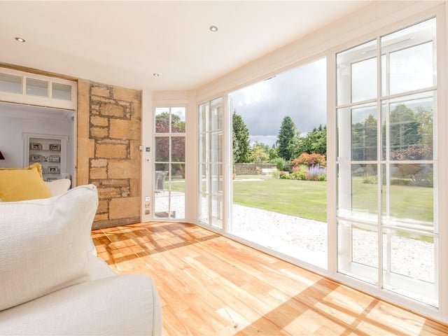 Summer room.
