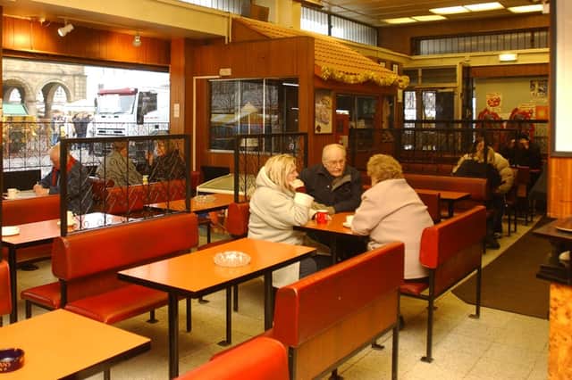 Let's get our typical 2000s Saturday off to a fine start with a visit to Franchis restaurant. Did you love to stop for a coffee, bacon sandwich and a chat?