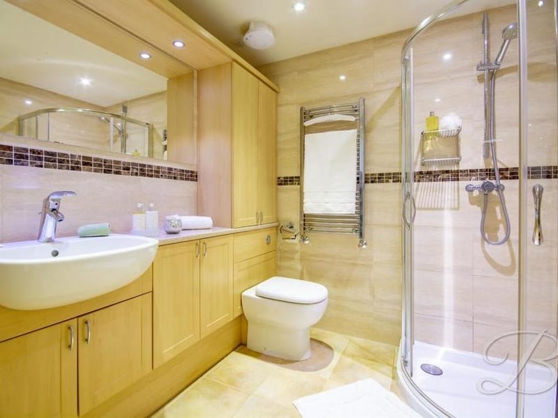 No, not more en suite facilities, but the indoor pool's own shower room. Now that's luxury, isn't it?