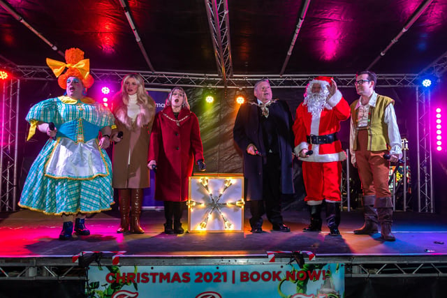 Singing on stage. Pictured: Jack Edwards, Amy Hart, Lady Mayoress Patricia Jonas, Lord Mayor Frank Jonas, Santa and compere James Percy. Picture: Mike Cooter (181121)