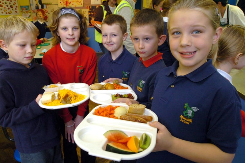 Marcliffe Primary School council members, l/r: Milo Dixon(7), Eleanor(10),  Elliot Reynolds(9) Luke Rowland(9) and Josie Ibbotson(8), with dinners in 2006