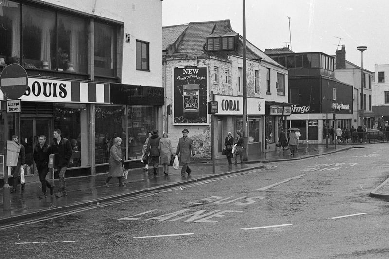 Park Lane in December 1982 with Louis cafe at the forefront of the photo.