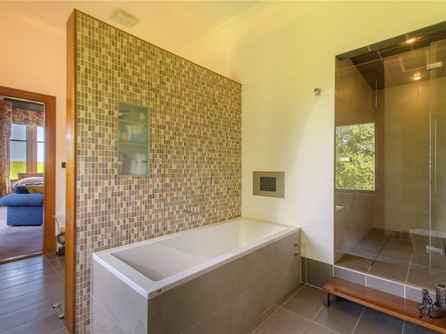 Master bedroom en-suite.