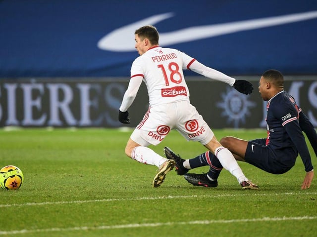 Leeds are interested in signing Brest left-back Romain Perraud in the summer transfer window. (Le10Sport) 


(Photo by ALAIN JOCARD/AFP via Getty Images)