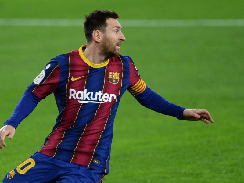 Manchester City have offered Barcelona star Lionel Messi, who is out of contract at the Camp Nou in July, a £430million package to join the Premier League leaders this summer. (The Sun)
