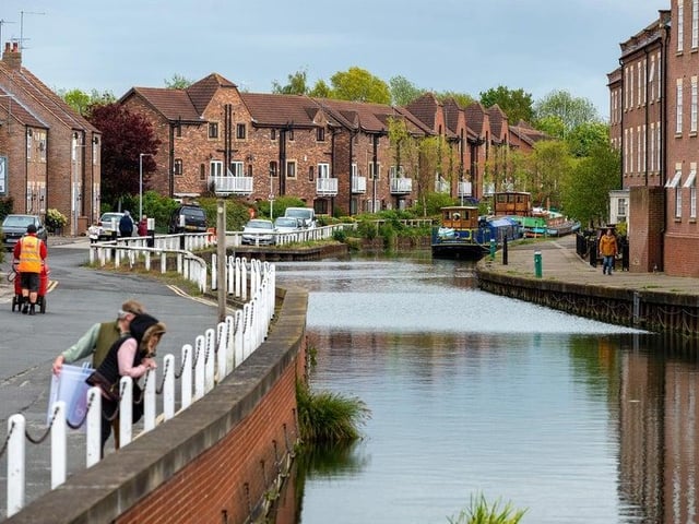 909 confirmed cases in the East Riding of Yorkshire at a rate of 267.7.