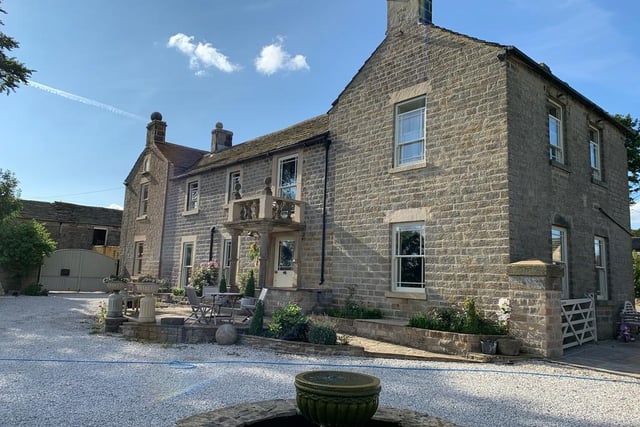 A 17th century Georgian home, sumptuously appointed with distinctive architecture; an interior defined with exquisite period detailing and contemporary elegance.  Marketed by Fine & Country, 0114 467 1554.