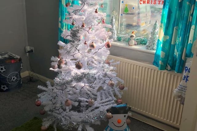Kerry Smith sent this fabulous picture of her back room tree