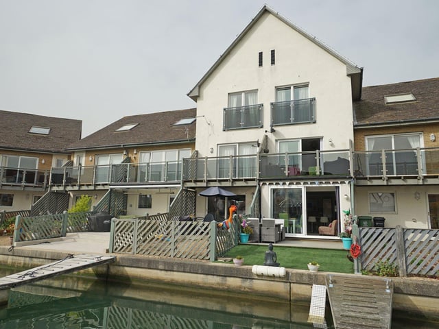 Three bed town house. Bryher Island, Port Solent.
£510,000
Agent: Marina & Hampshire Life Homes - 02392 299021
