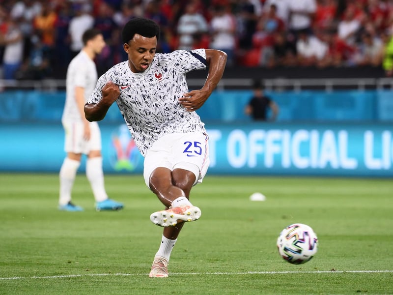 Chelsea are understood to have opened talks with Sevilla, over a move for their highly-rated defender Jules Kounde. The 22-year-old France international has a £68m release clause, but the Blues are aiming to secure him for less. (Fabrizio Romano)