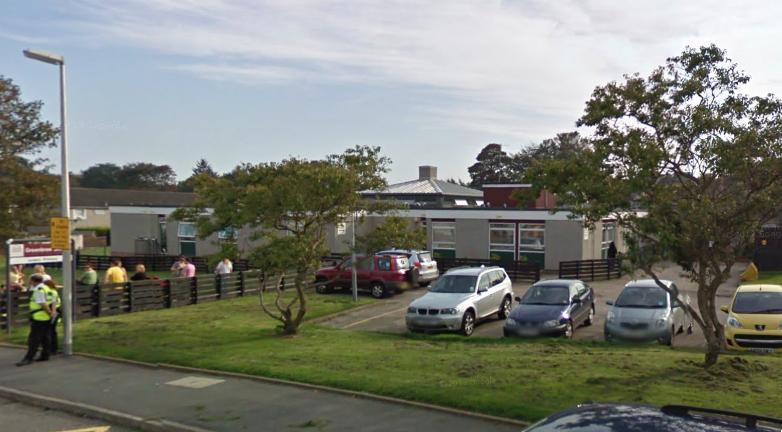 Primary 7 in Greenbrae Primary School (Aberdeen) has 34 pupils – one more than the maximum allocation of 33