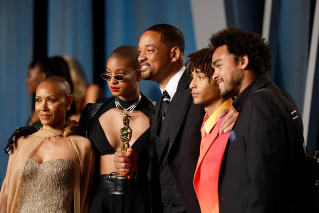 BEVERLY HILLS, CALIFORNIA - MARCH 27: (L-R) Jada Pinkett Smith, Willow Smith, Will Smith, Jaden Smith, and Trey Smith attend the 2022 Vanity Fair Oscar Party hosted by Radhika Jones at Wallis Annenberg Center for the Performing Arts on March 27, 2022 in Beverly Hills, California. (Photo by Frazer Harrison/Getty Images)