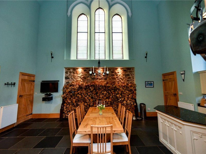 Dining room.