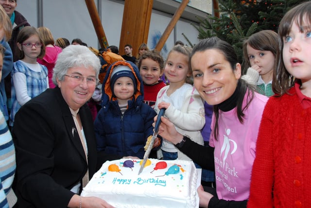 Leader of the Council, Cllr Jan Wilson, holding the 5th anniversary Winter Gardens birthday cake with Catherine Newman of the Weston Park Hospital Appeal.  Sharing in the celebrations are the Children of the Bethany School reception - all aged 5 back in 2007
