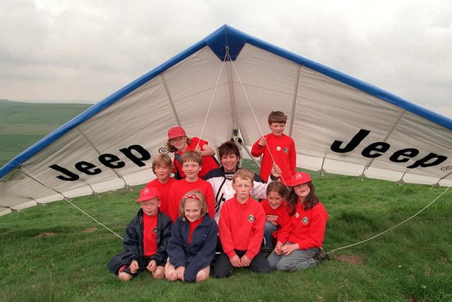 Judy Leden World Hang Gliding Champion with kids from Edale Primary School in 1998