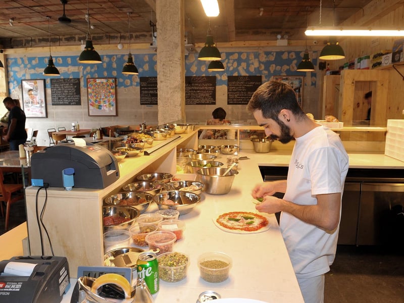 Rudy’s Pizza Napolatana in Headingley has a 4.8* rating from 692 reviews. A Tripadvisor reviewer said: “Went on a date night, and food was excellent! Staff were lovely, and the place was hygienic. Definitely recommend to anyone.”