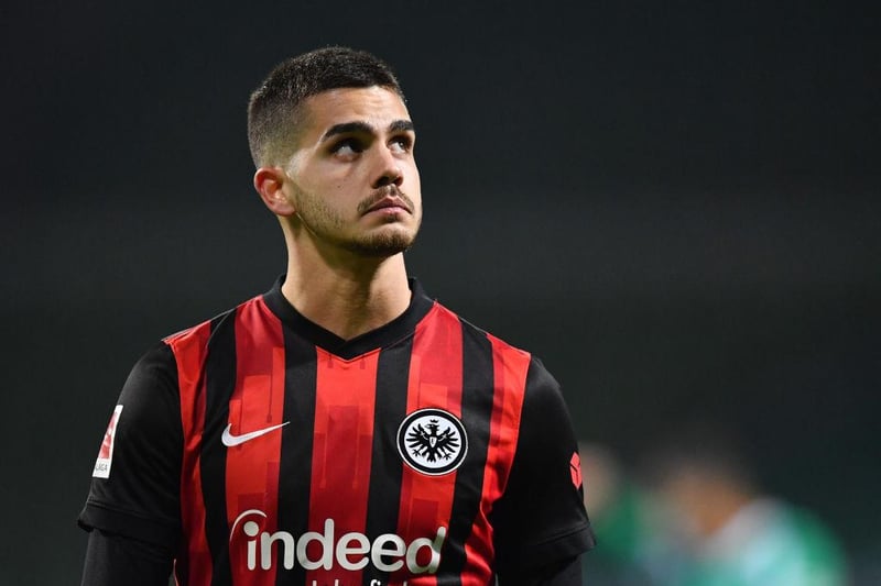 Eintracht Frankfurt striker Andre Silva says he is flattered to be linked with a move to Manchester United and jokingly valued himself at £91million. (Goal via Daily Mirror)