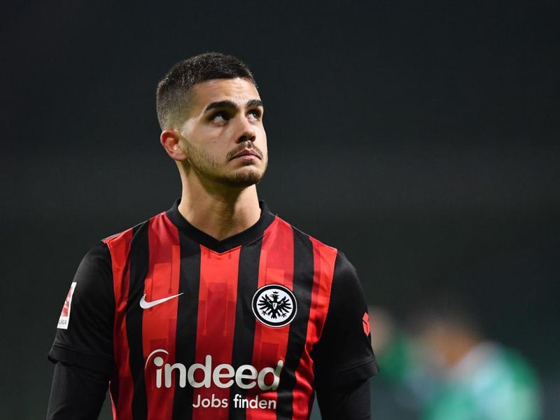 Eintracht Frankfurt striker Andre Silva says he is flattered to be linked with a move to Manchester United and jokingly valued himself at £91million. (Goal via Daily Mirror)