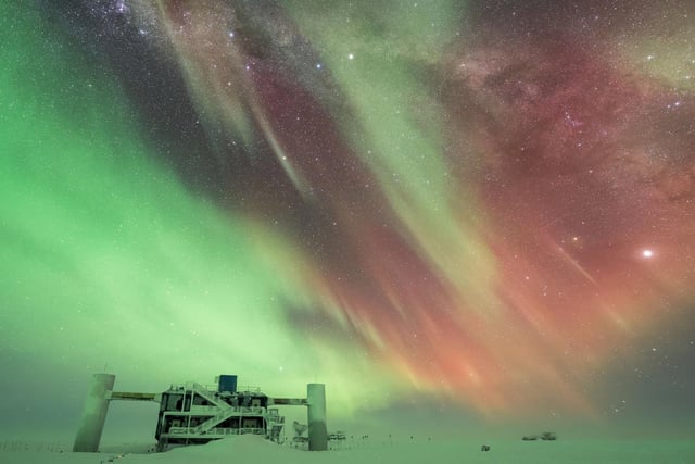 This image shows a strong and colorful aurora over the IceCube Neutrino observatory in the South Pole.