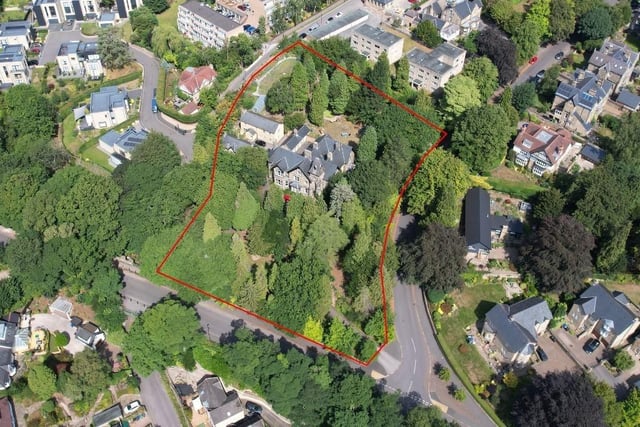 The space within the red line shows the grounds bought with this property.