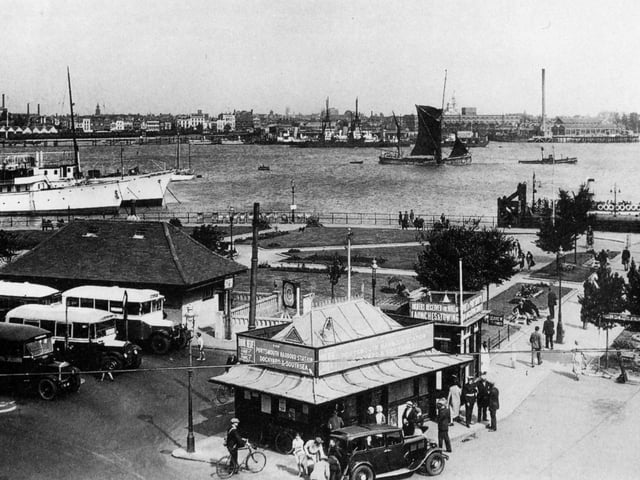 Gosport Esplanade and gardens 1937. The News PP450