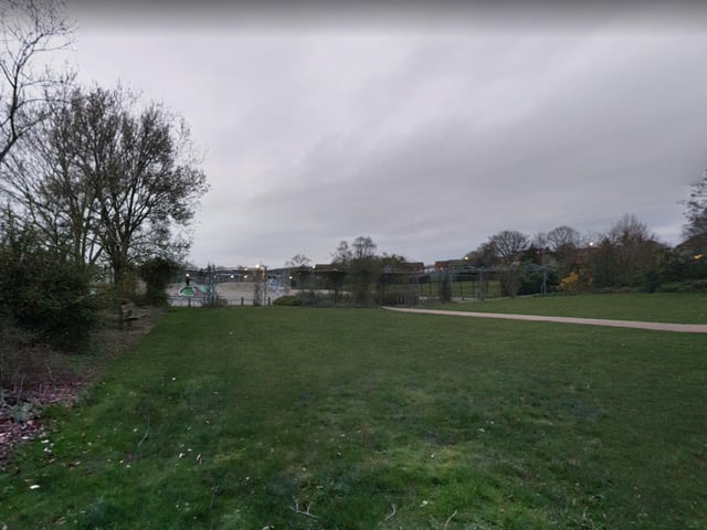 Kingsway Park is another one of those places that is perfect for all members of the family. There is so much there to keep the little ones busy while you enjoy all the colours of Autumn.