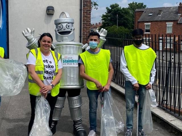 Phil the Bin with volunteers on a litter pick