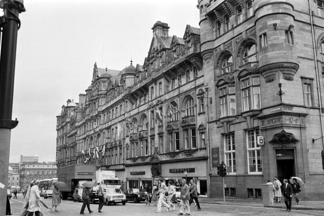 Exterior of Arnotts department store on North Bridge Edinburgh, August 1981.
The store closed in 1982 - and is now the Carlton Highland Hotel