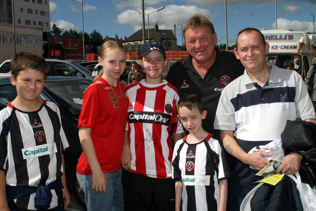 United fans meet club legend Tony Currie in August 2007.