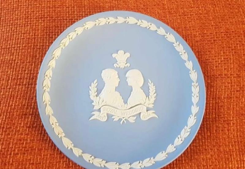 Also for sale on Facebook Marketplace are these Wedgwood Prince Charles and Diana, Princess of Wales commemorative plates. The plate that is pictured commemorates the marriage between Prince Charles and Diana, Princess of Wales in 1981, there is also a plate that commemorates the birth of Prince William. They are both available for £30.