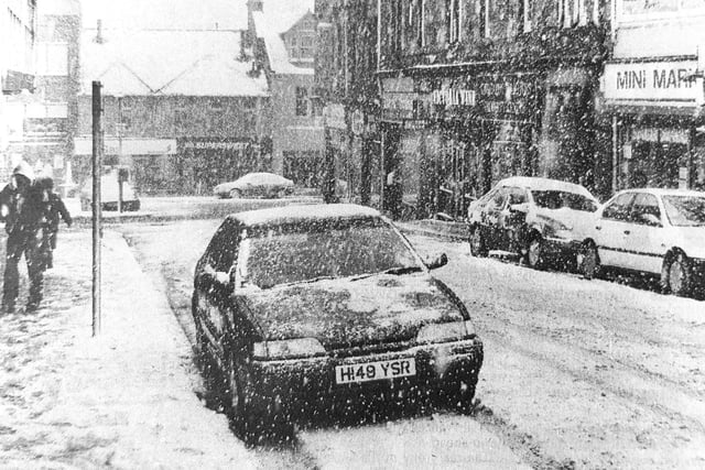 Struggling along Wytescauseway, Kirkcaldy, in 1993.