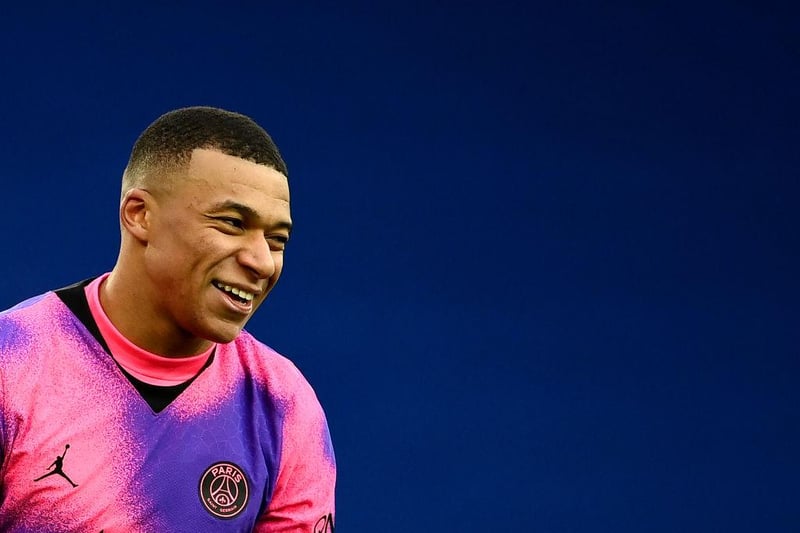 Kylian Mbappe is only interested in joining Real Madrid or Liverpool if he leaves Paris Saint-Germain. Liverpool owner John W Henry left a favourable impression on the forward after meeting him in 2017. (L’Equipe)