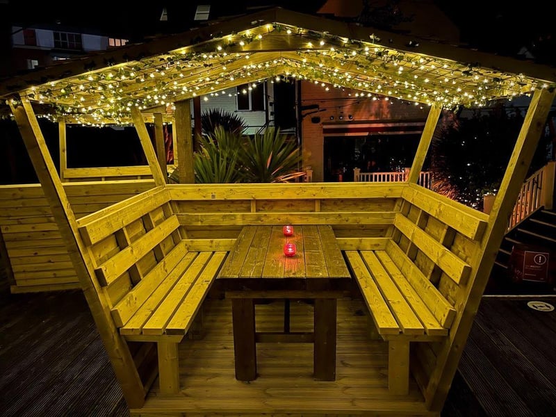 The Red on Bancroft Lane have introduced new pods alongside their beach huts, to increase the covered outdoor seating on offer.
To book online:  https://bit.ly/32zLdAF