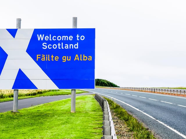 A) The Gretna Inn, Gretna
B) Besom Inn, Coldstream
C) The First and Last, Eyemouth
D) The Cobbles, Kelso